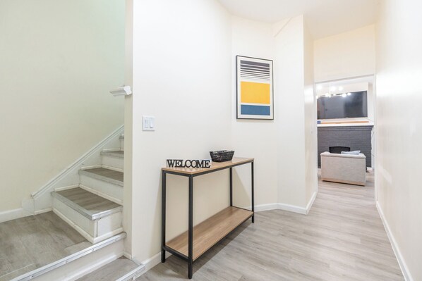 Interior - 6-Bedroom 3-Bath Spacious Retreat 5 min to Downtown Indy Big Fenced-In Backyard (Indianapolis)