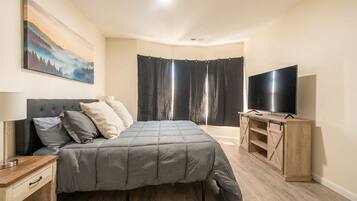 6 Schlafzimmer, Schreibtisch, Bügeleisen/Bügelbrett, kostenloses WLAN