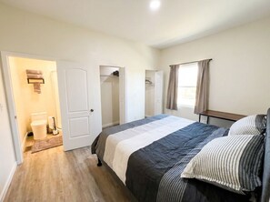 6 makuuhuonetta, työpöytä, silitysrauta/-lauta, ilmainen Wi-Fi