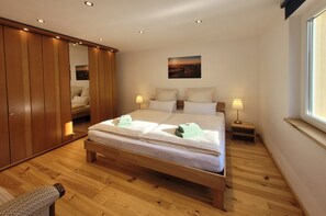 2 bedrooms, desk, free WiFi, bed sheets