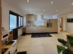 Kühlschrank, Ofen, Herdplatte, Geschirrspüler