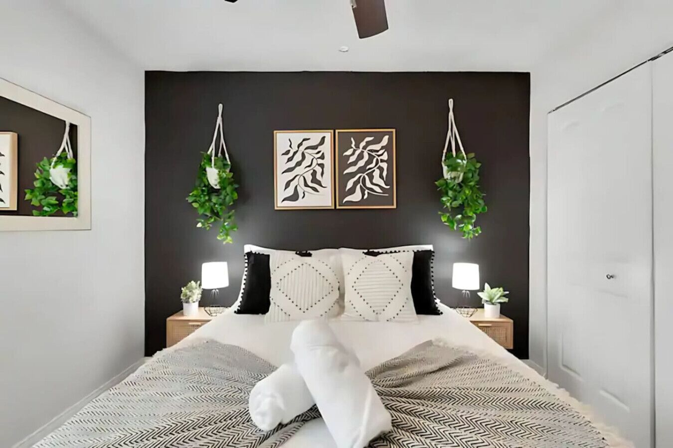 2 chambres, bureau, fer et planche à repasser, lit parapluie