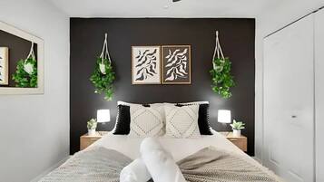 2 Schlafzimmer, Schreibtisch, BĂŒgeleisen/BĂŒgelbrett, Reisekinderbett