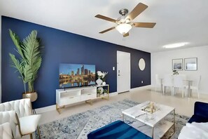 TV - Luxe Bayshore Escape | Pool, Gym, & Parking (Tampa)