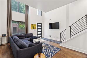 Smart-TV og stereoanlegg