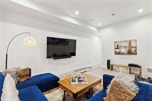 Smart-TV og stereoanlegg