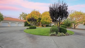 Interior - Vineyard Estate w/ Pool, Spa & Bocce Ball + Mins to Wineries & Park Lawndale Manor by Avantstay (Kenwood)