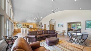 Interior - Vineyard Estate w/ Pool, Spa & Bocce Ball + Mins to Wineries & Park Lawndale Manor by Avantstay (Kenwood)