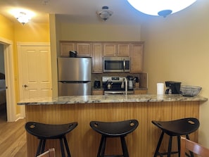 Micro-ondes, four, plaque de cuisson, lave-vaisselle