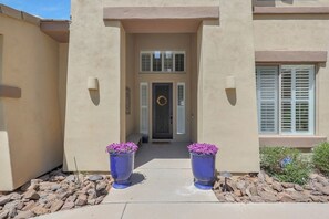 Exterior detail - Stay at Bartlett Way- 4bd Waterfront Retreat (Chandler)