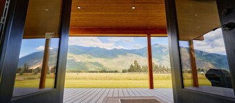 Columbia Mountain View Cabins