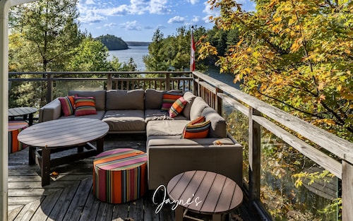 5 bed 2 bath cottage on Lake Rosseau