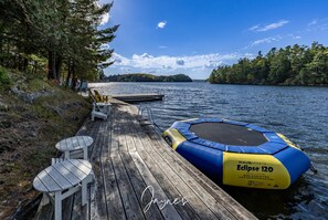 Property grounds - 5 bed 2 bath cottage on Lake Rosseau (Windermere)
