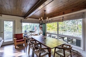 Interior - 5 bed 2 bath cottage on Lake Rosseau (Windermere)