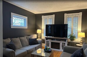 TV, fireplace