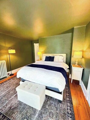 4 habitaciones, tabla de planchar con plancha, wifi y ropa de cama