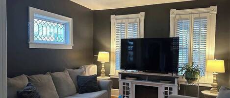 Télévision, cheminée