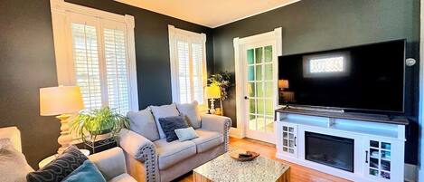 Televisie en een open haard