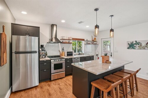 Amazing cottage in sunny Tampa close to everything.