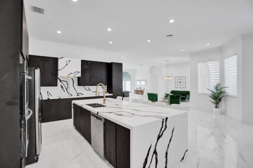 7000sf Mansion w/ Pool/Gameroom/Theater - N