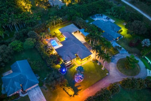 7000sf Mansion w/ Pool/Gameroom/Theater - N