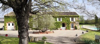 Gîte with swimming pool and pets