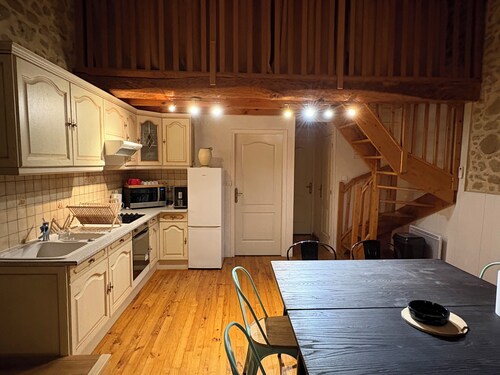 Gîte with swimming pool and pets