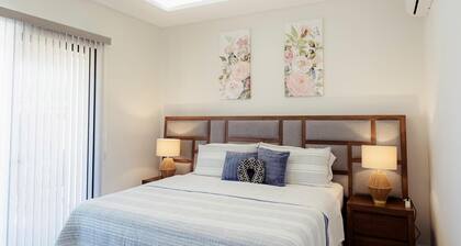 Superb townhome with Spacious Backyard and Volcano views