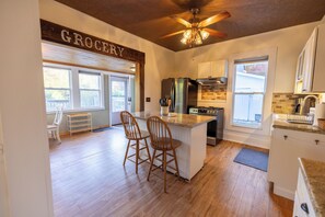 Oven, stovetop, dishwasher