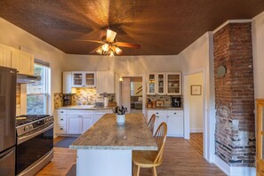 Oven, stovetop, dishwasher