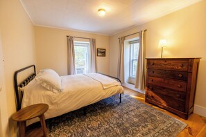 4 bedrooms, free WiFi, bed sheets