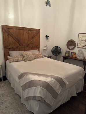 2 habitaciones, tabla de planchar con plancha, internet y ropa de cama 