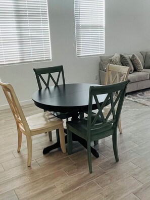 Dining - Ridge MAIN— Arizona Athletic Grounds ONLY 8–14 Min Drive! (Apache Junction)