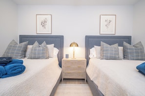 3 عدّة غرف نوم ومكواة/لوح كي وواي فاي مجانًا وملاءات أسرّة