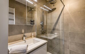 Shower - Luxurious apartment in Oostende with WiFi (Oostende)