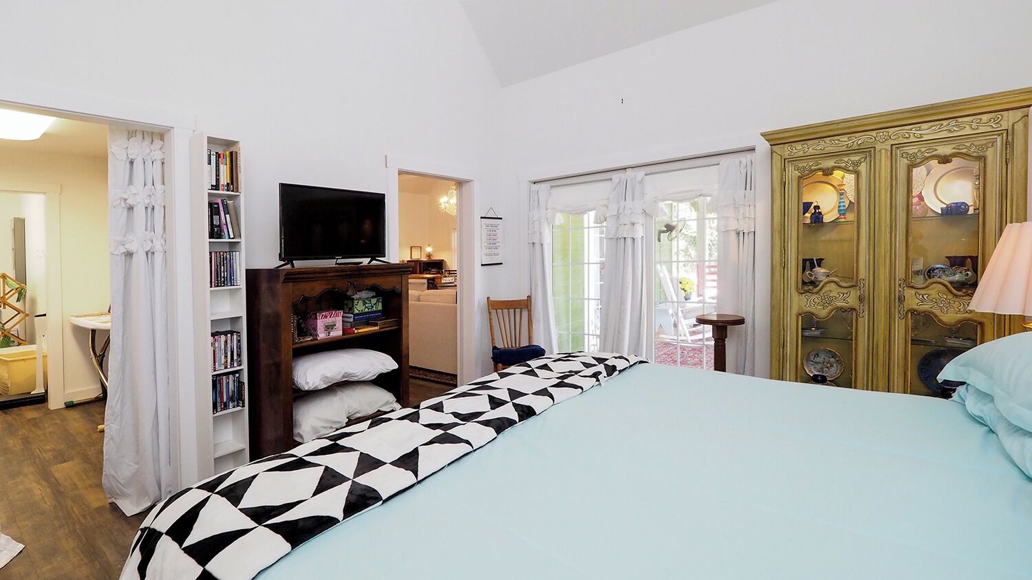 1 habitación, escritorio, tabla de planchar con plancha y wifi gratis 