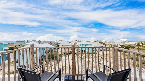 Property grounds - Beautiful 5 Bdr/5 Ba private home with pool access just steps from the beach. (Gulf Shores)