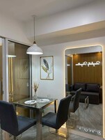 冰箱、微波炉、烤箱、炉灶