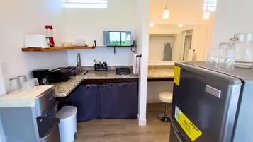 Suite Lune de Miel, balcon, vue colline | Coin cuisine privé