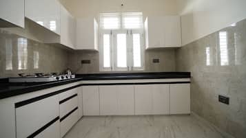 Fridge, stovetop, spices, paper towels