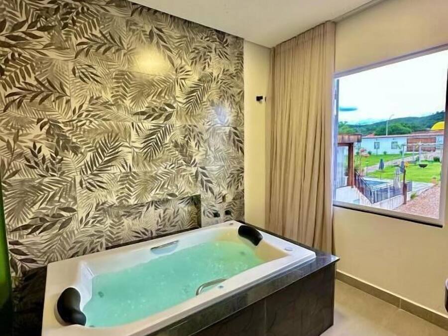 Deluxe Suite, Balcony, Courtyard View | Interior