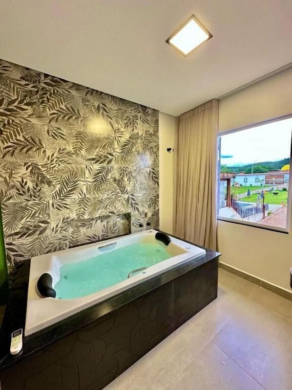 Suite Deluxe, balcon, vue cour intérieure | Intérieur