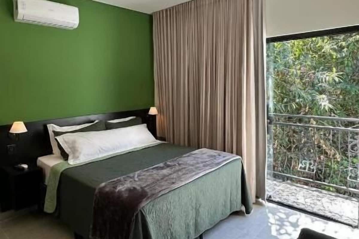 豪華套房, 陽台, 庭園景觀 | 熨斗/熨衣板、免費無線上網