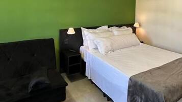 Standard-sviitti, näköala pihalle | Silitysrauta/-lauta, ilmainen Wi-Fi