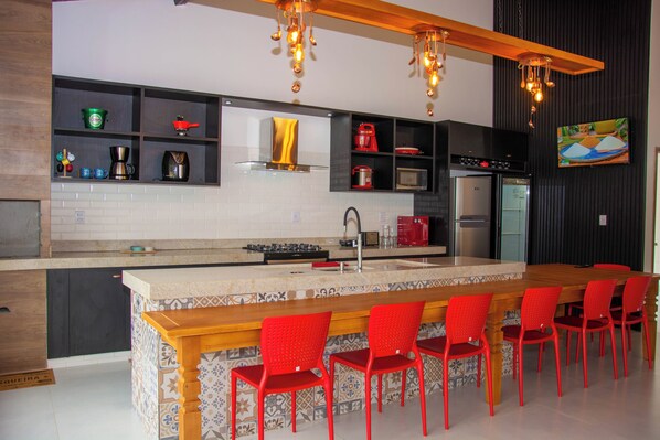 Nhà gỗ dành cho gia đình, quang cảnh sân vườn | Bàn ủi/dụng cụ ủi quần áo, truy cập Internet không dây miễn phí 