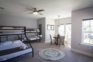 6 soverom, strykejern/-brett, wi-fi og sengetøy