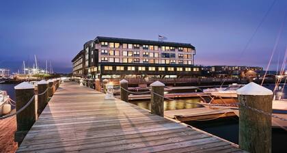 Nautical 1BR at Wyndham Inn on Long Wharf – Walk to Newport Harbor