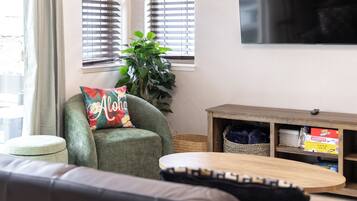 Älytelevisio, videopelejä, pöytäjalkapallopöytä