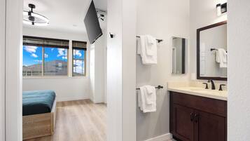 4 habitaciones, tabla de planchar con plancha y wifi gratis