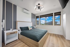 4 bedrooms, iron/ironing board, free WiFi, bed sheets